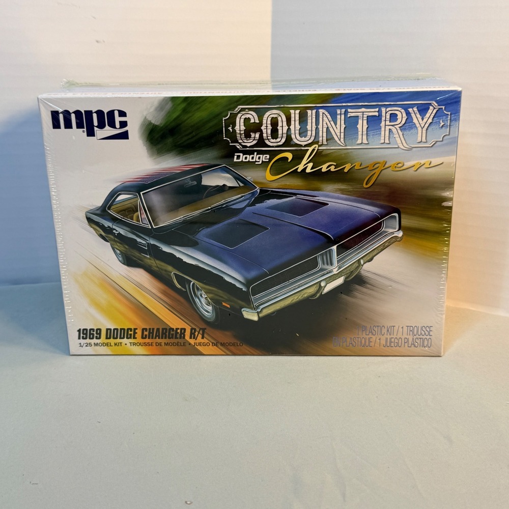 MPC 1969 Dodge Charger RT Country Charger 1/25 Scale Model Kit MPC878M/12